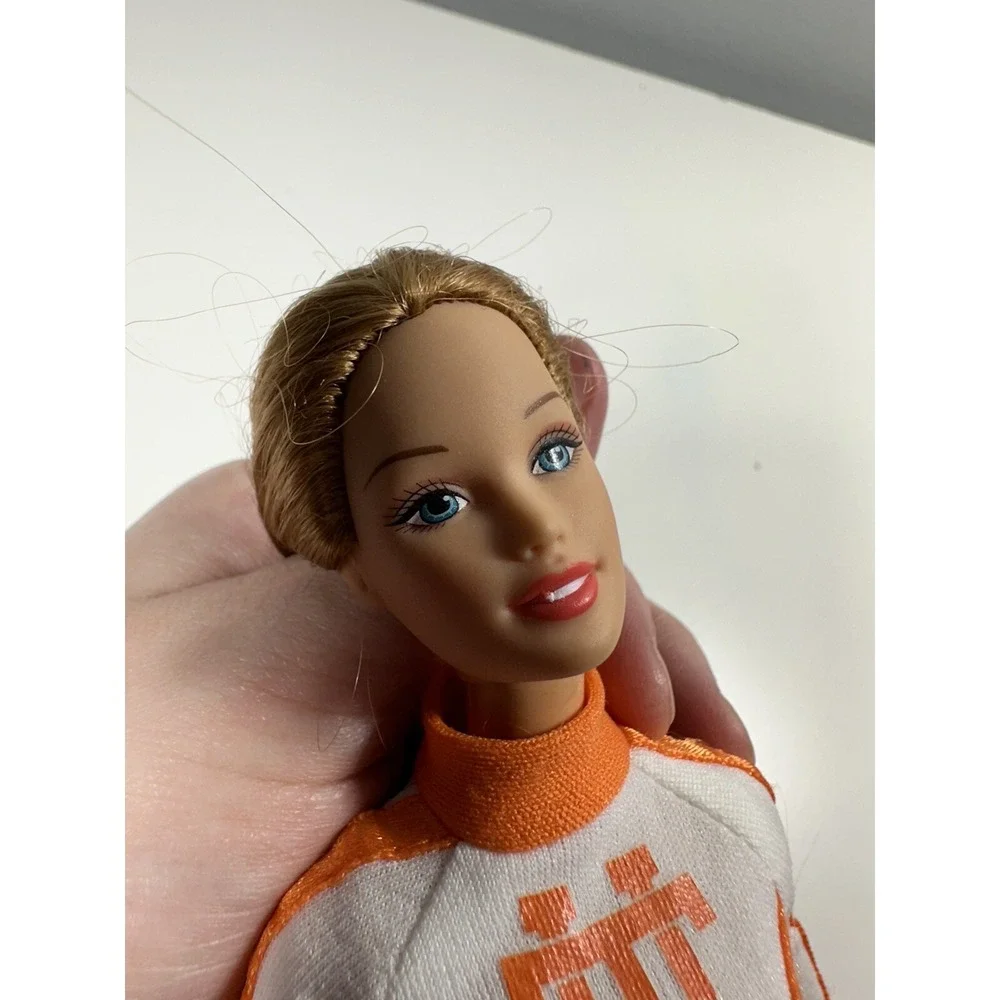 Vintage 1995 Barbie Mattel Red‎ Hair Straight Long Blue Eyes Univ Tennessee